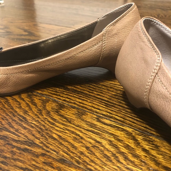 WOMEN’S Sparkle Bling Bow Accented Faux Leather Flats with Chains and Beads - Picture 11 of 11